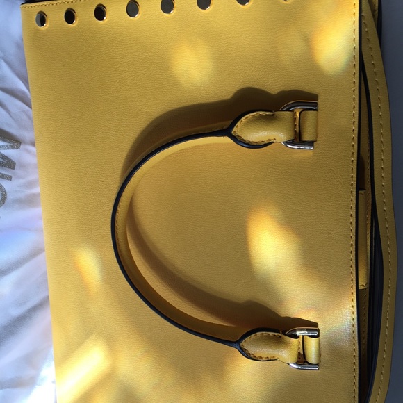 MK bag great for spring/summer - Picture 5 of 12